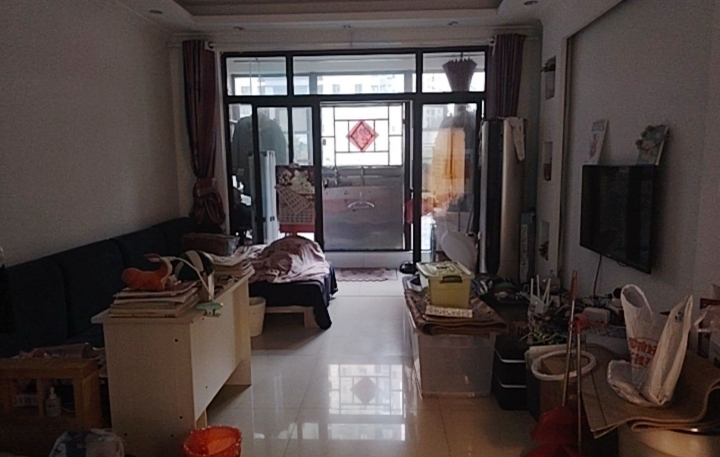 本人房东，自有住房诚心出售，无中介费，产权清晰，随时可以看房。户型方正，采光通风好，小区环境安静，配套成熟，有意向的朋友可以直接联系我，中介勿扰，谢谢理解。